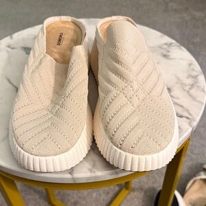 Sonoma Women's Cream Slip-On Shoes